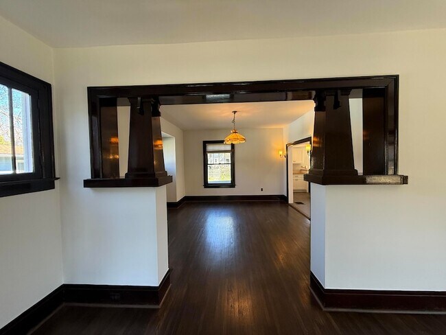 Building Photo - 206 Eveningside Dr