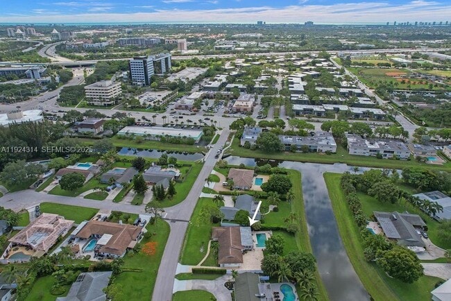 Building Photo - 4104 Larch Ave