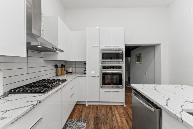 Building Photo - 2874 Grand Ave SW