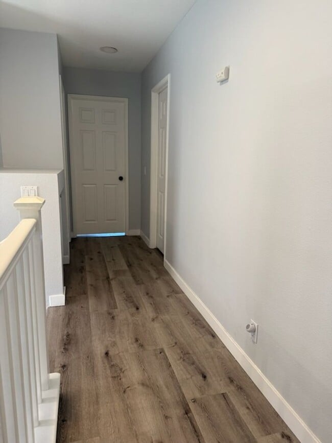 Building Photo - Nicely Renovated Home in Gated Community -...