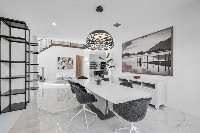 Building Photo - 19863 Meadowside Ln