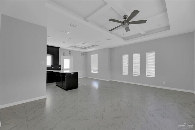Building Photo - 1012 E la Cantera Ave