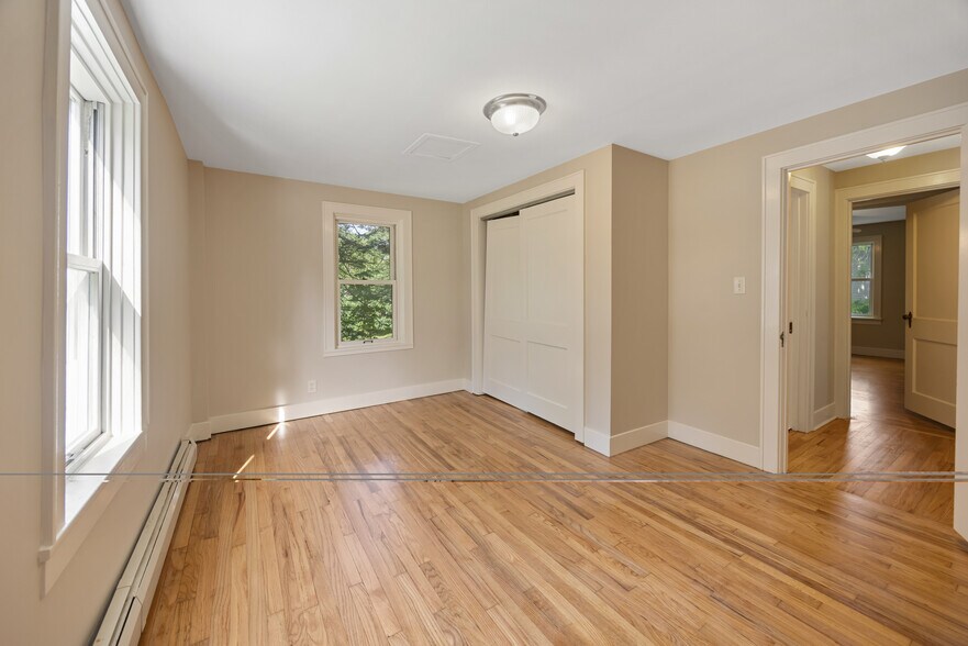 Building Photo - 511 E Seneca St