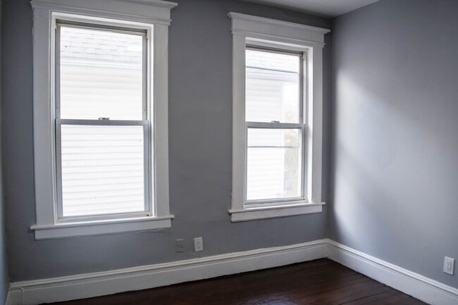 Building Photo - 19 Bassett St