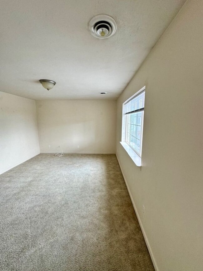Building Photo - 3 Bedroom, 2 Bathroom 4-Plex
