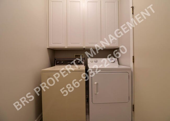 Building Photo - Move-In Ready 2BR Condo with Covered Garage in Harrison Township