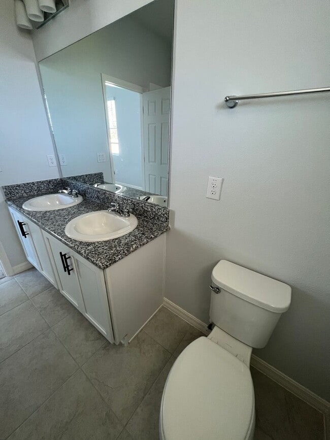 Building Photo - Beautiful 3 bedroom with den in Palmetto!