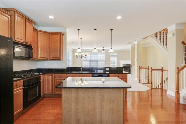 Building Photo - 5060 Windcrest Ln