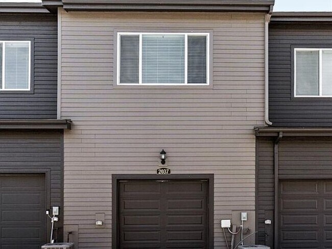 Building Photo - 2037 S Vance Wy