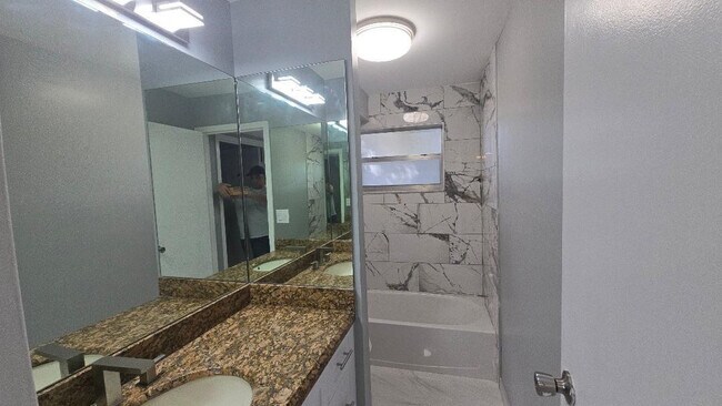 Building Photo - 3000 Riverside Dr