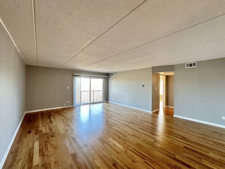 Building Photo - 525 N Quentin Rd