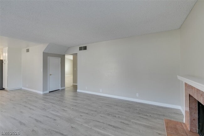 Building Photo - 2340 Belvedere Dr