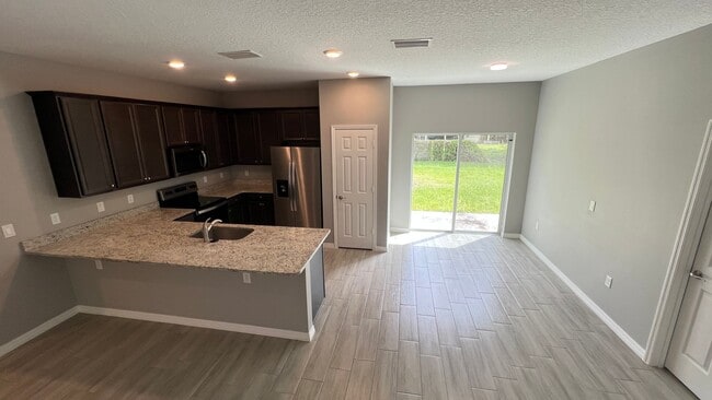 Building Photo - AWESOME 3 Bedroom, 2 Bathroom Home in Beautiful Palm Bay!!