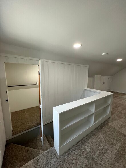 Building Photo - 5586 Emerson Ave