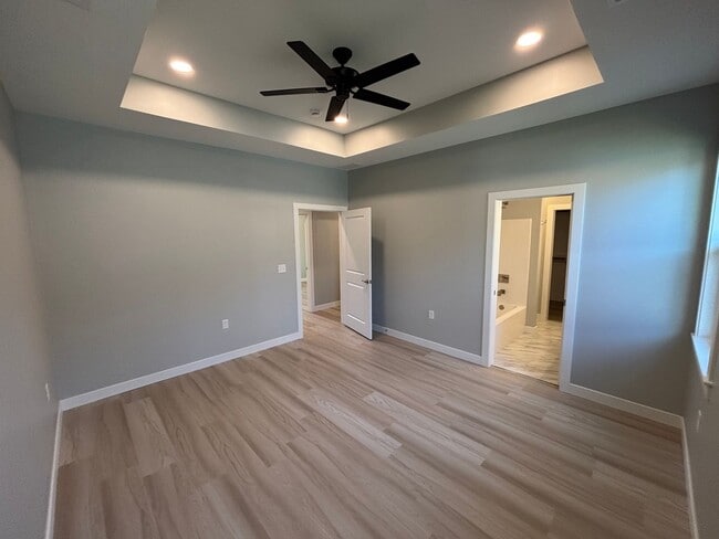 Building Photo - Stunning New Build in Central Manhattan! Available NOW!