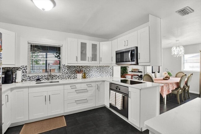 Building Photo - 6504 Lenore Dr