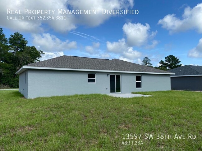 Building Photo - Desirable SW Ocala Neighborhood 4/2/2 *WON...