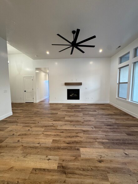 Building Photo - 1603 E Dihedral Dr