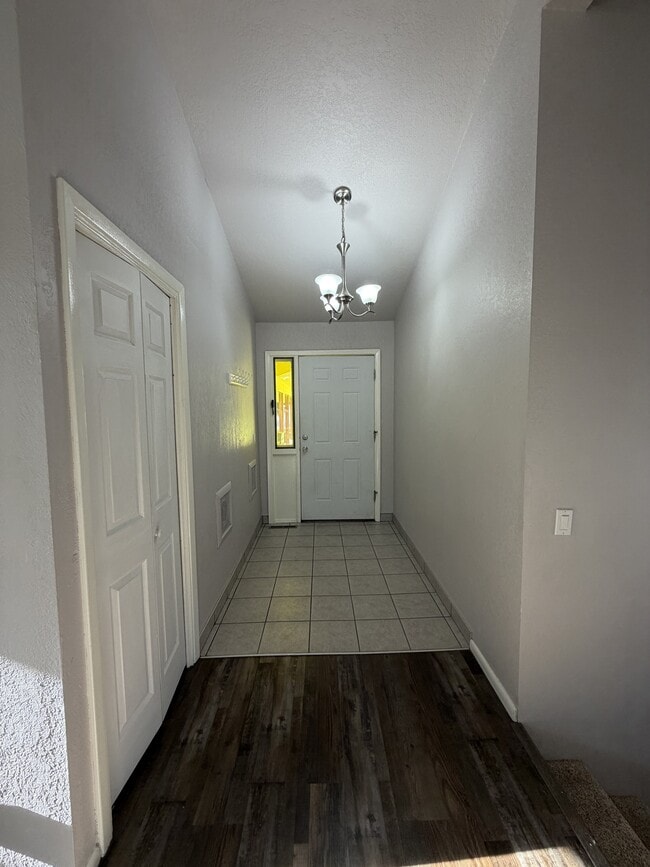 Building Photo - 181 Erickson Ct E