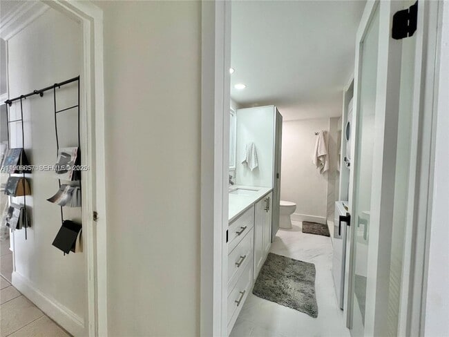 Building Photo - 600 NE 36th St