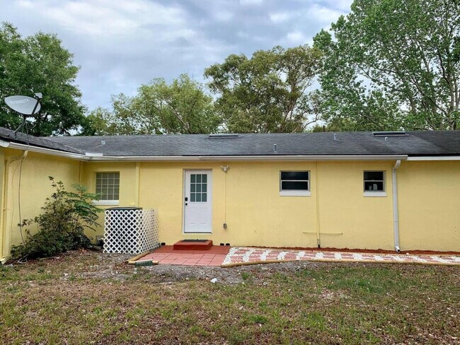 Building Photo - 2728 Raeford Rd