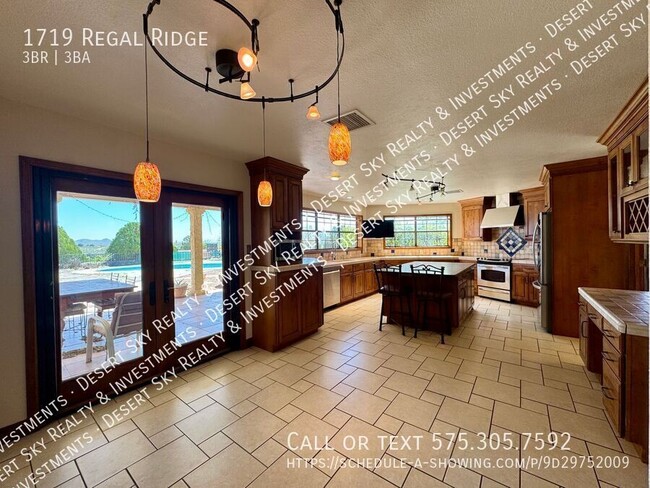 Building Photo - 1719 Regal Ridge St