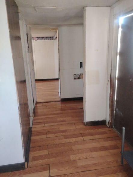 Building Photo - 121 S Pine St