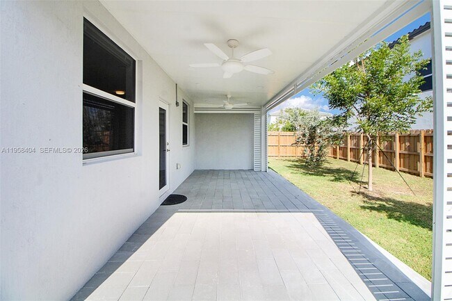 Building Photo - 879 SE 26th Ter