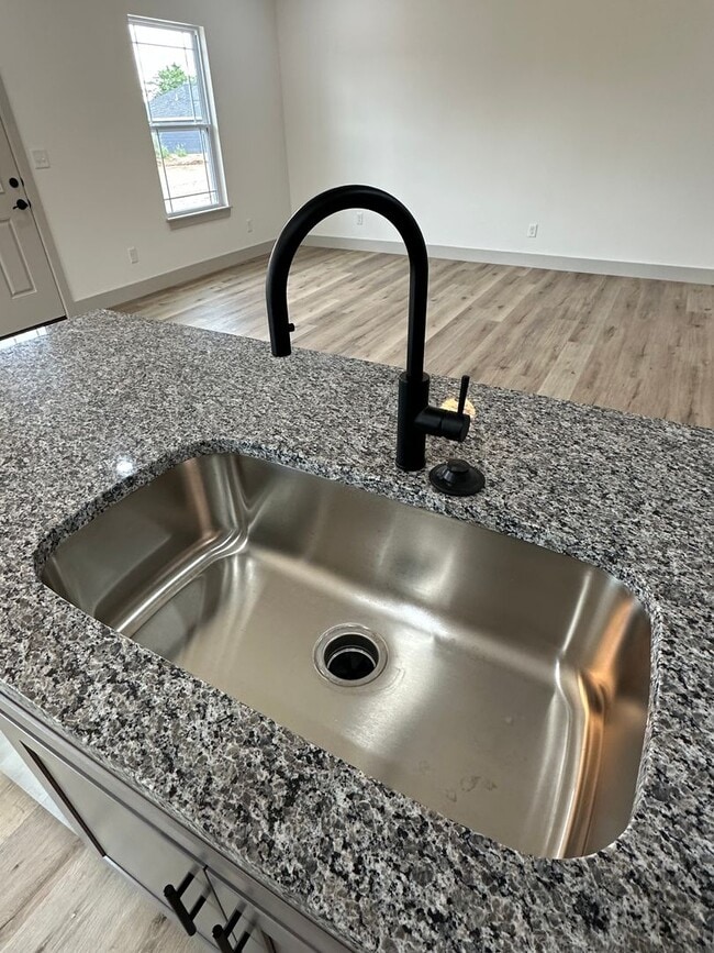 Building Photo - BRAND NEW 4 BED 3 BATH in WAYNESVILLE