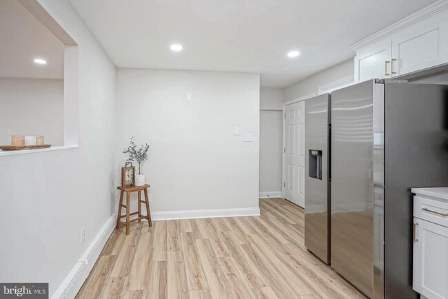 Building Photo - 10 Garfield Ave