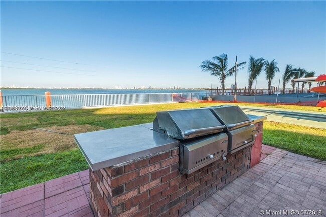 Building Photo - 3301 NE 5th Ave