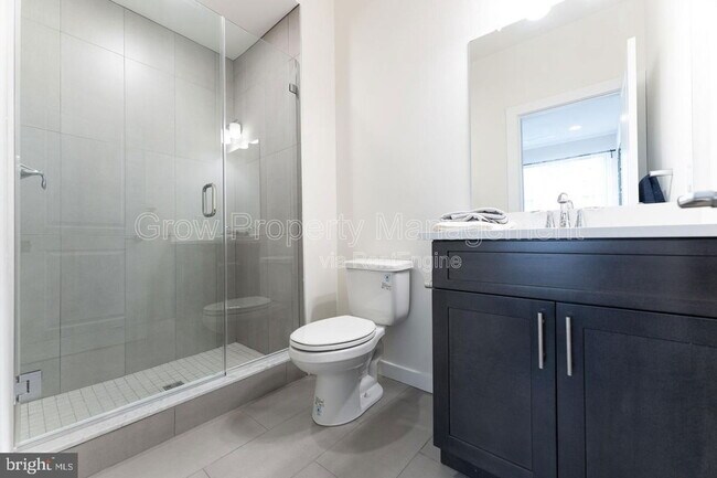 Building Photo - 2142 Kensington Walk