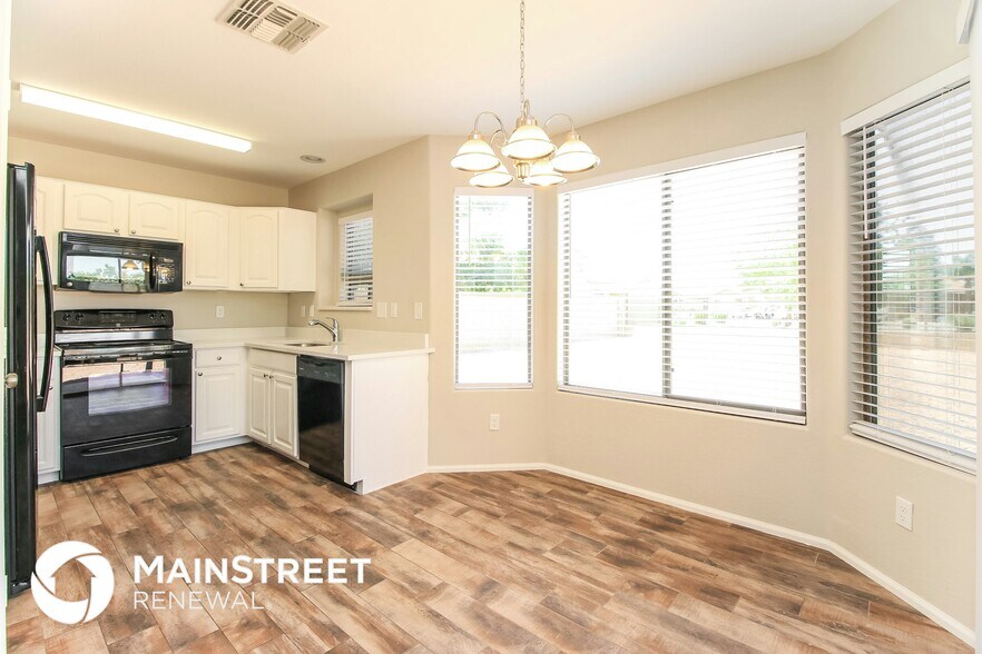 Building Photo - 1320 E Julie Ave