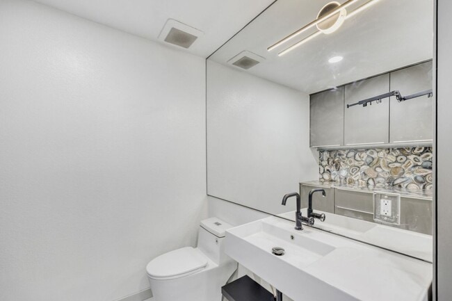 Building Photo - Golf Course Views from LVCC home