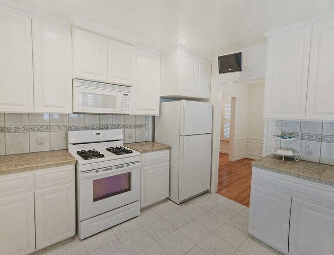Building Photo - 11861 Laurelwood Dr