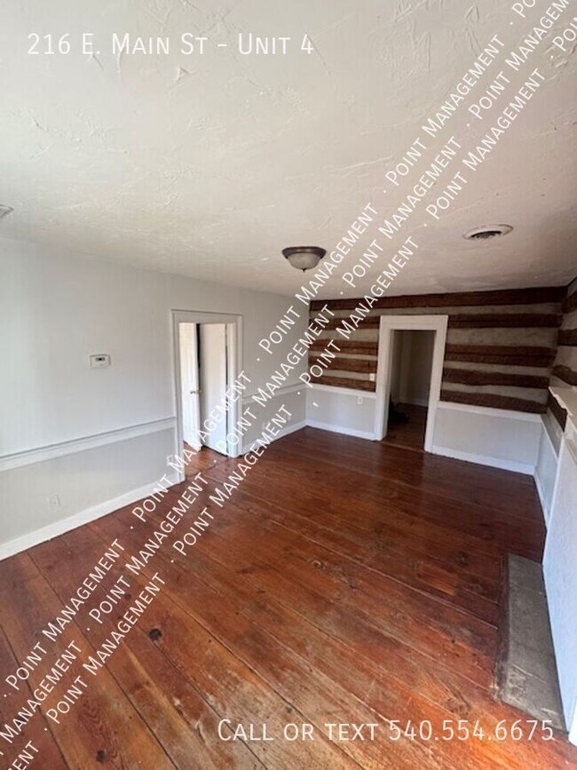 Building Photo - 216 E Main St