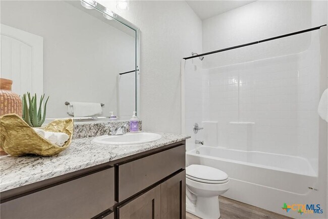 Building Photo - 504 Adley Ave