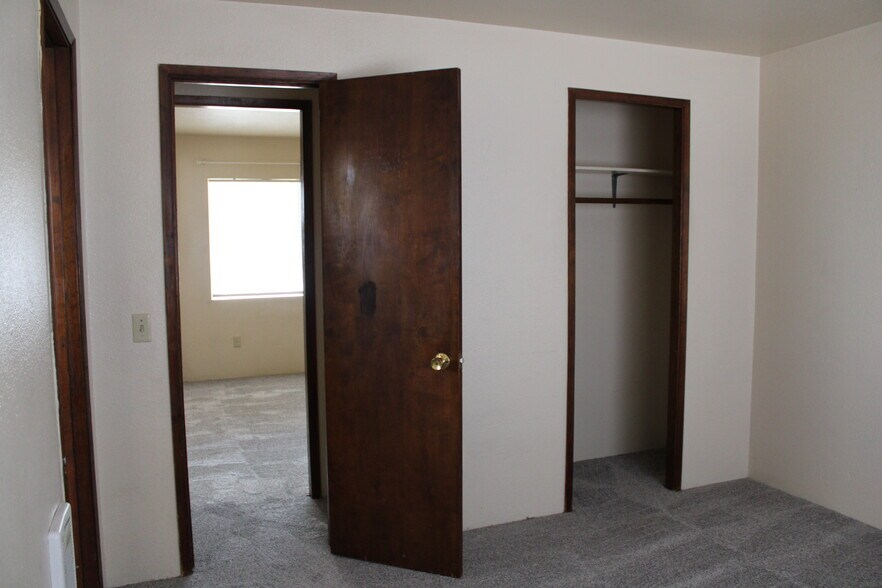 Building Photo - 412 Yakima St