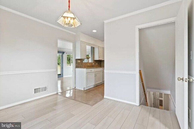 Building Photo - Picture-Perfect 2 Bedroom Home!