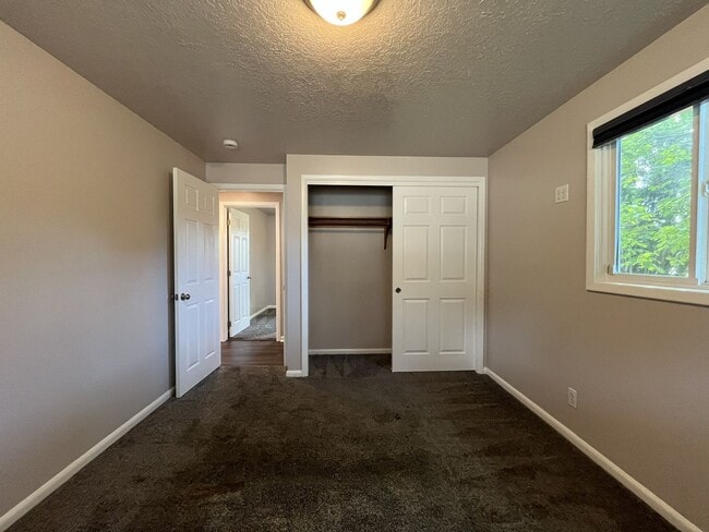 Building Photo - Charming Single-Level 3 Bedroom Home with Spacious Fenced Backyard, Landscaping Included & Great ...