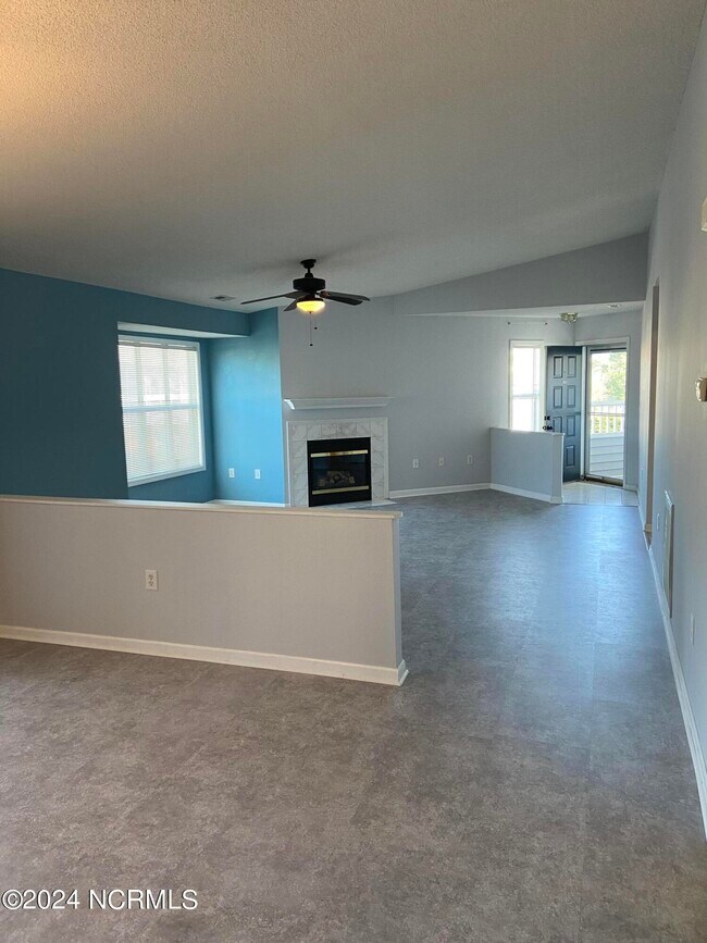 Building Photo - 4158 Breezewood Dr