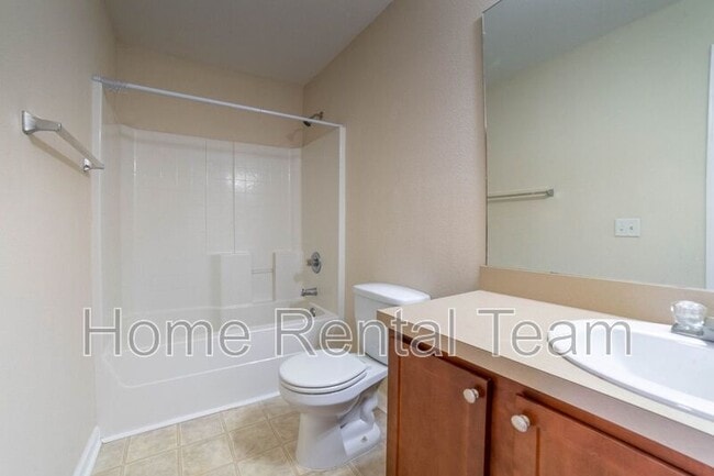 Building Photo - 37 Twin Oaks Pl