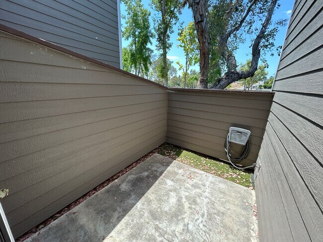 Building Photo - Beautiful 3 Bed 2 Bath Condo in Yorba Linda with Greenbelt Views