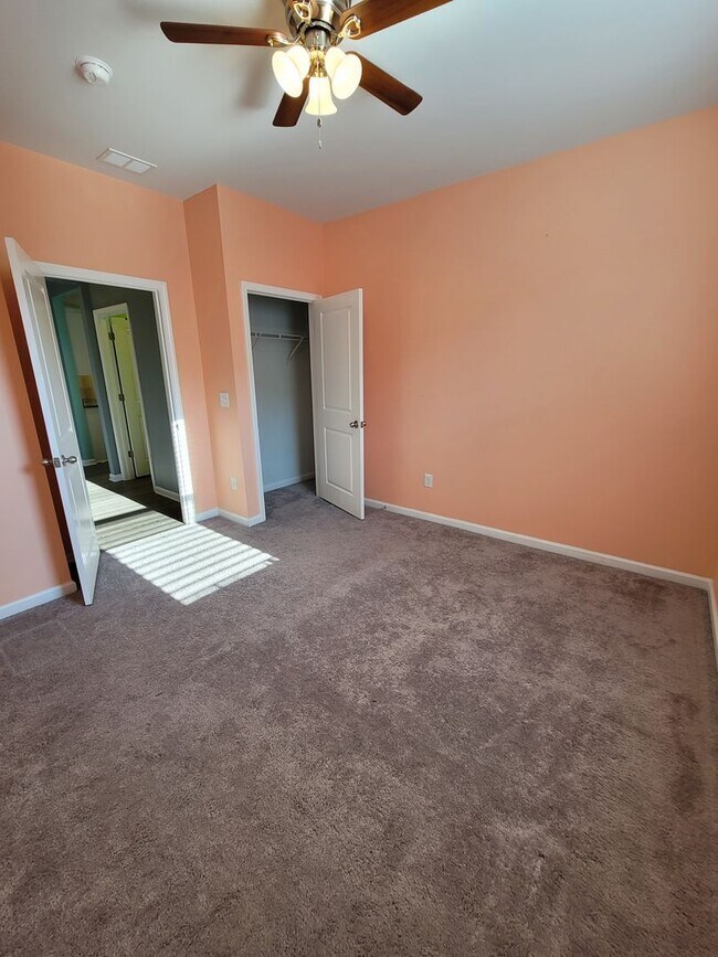 Building Photo - Desireable 4 Bedroom home in The Farm