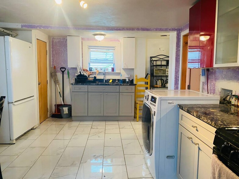 Building Photo - 40 Bristol St