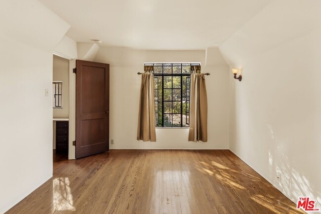 Building Photo - 2057 N Las Palmas Ave