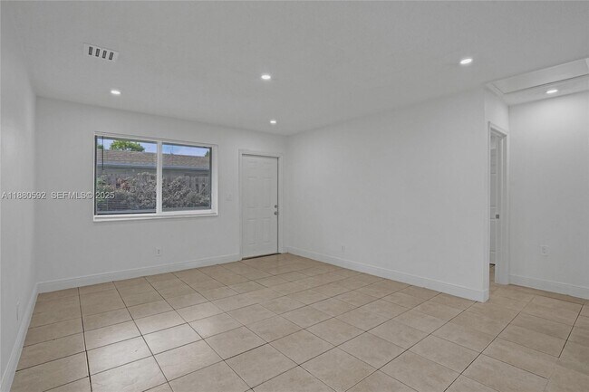 Building Photo - 136 NW 6th Ave