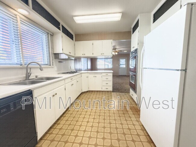 Building Photo - 2141 S 1700 E