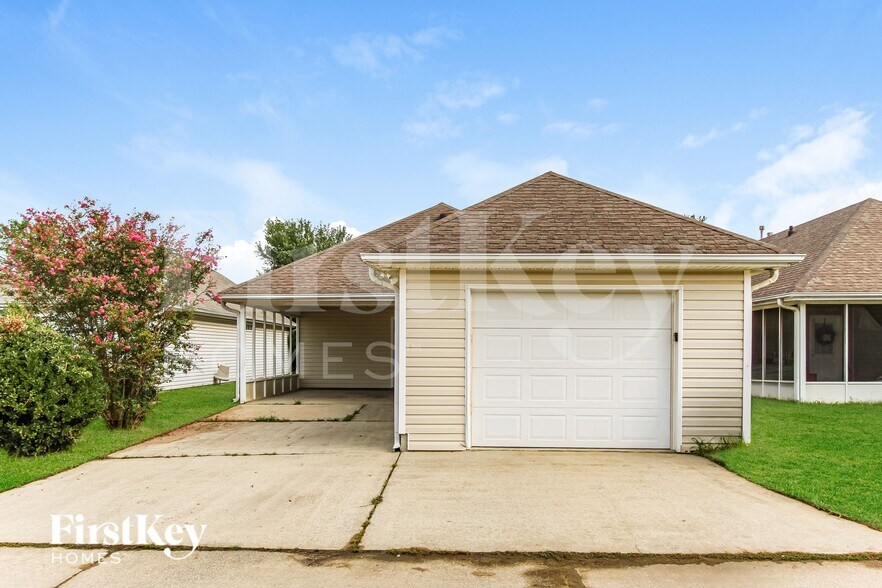 Building Photo - 2018 Village Ln