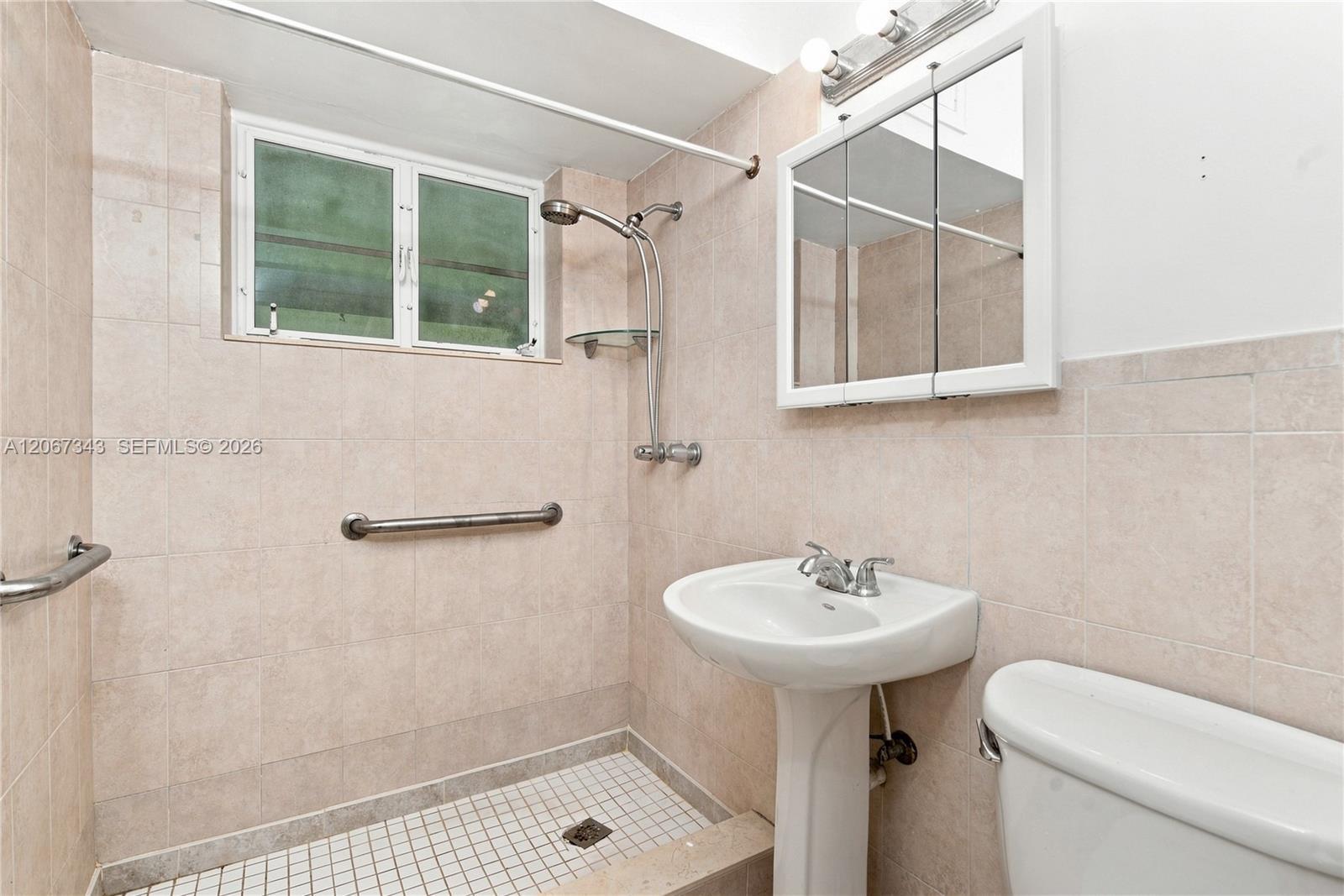 Building Photo - 2920 SW 38th Ct